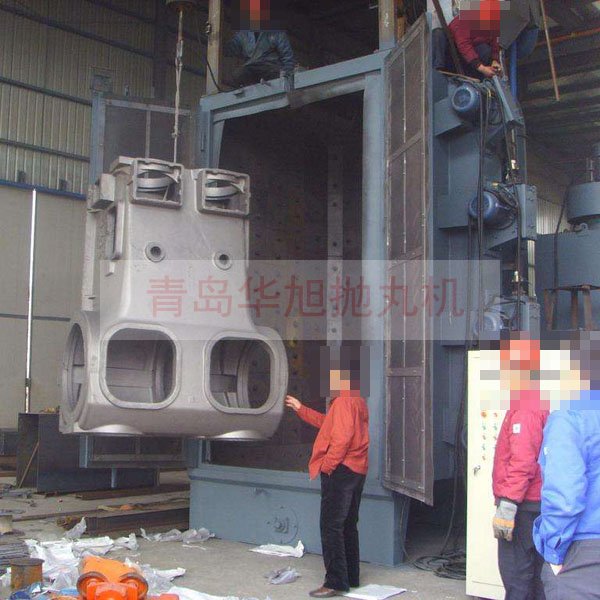 吊鉤式拋丸機(jī)清理汽車(chē)底盤(pán)