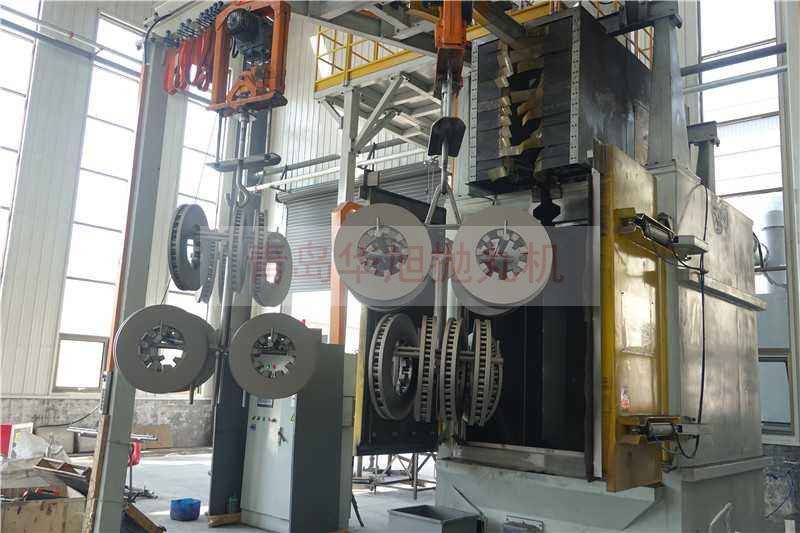 吊鉤式拋丸機(jī)清理汽車剎車盤