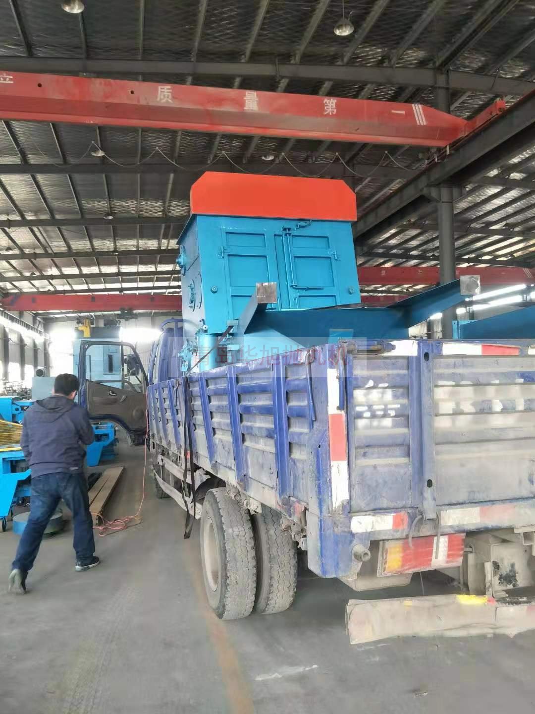 履帶式拋砂除銹設(shè)備